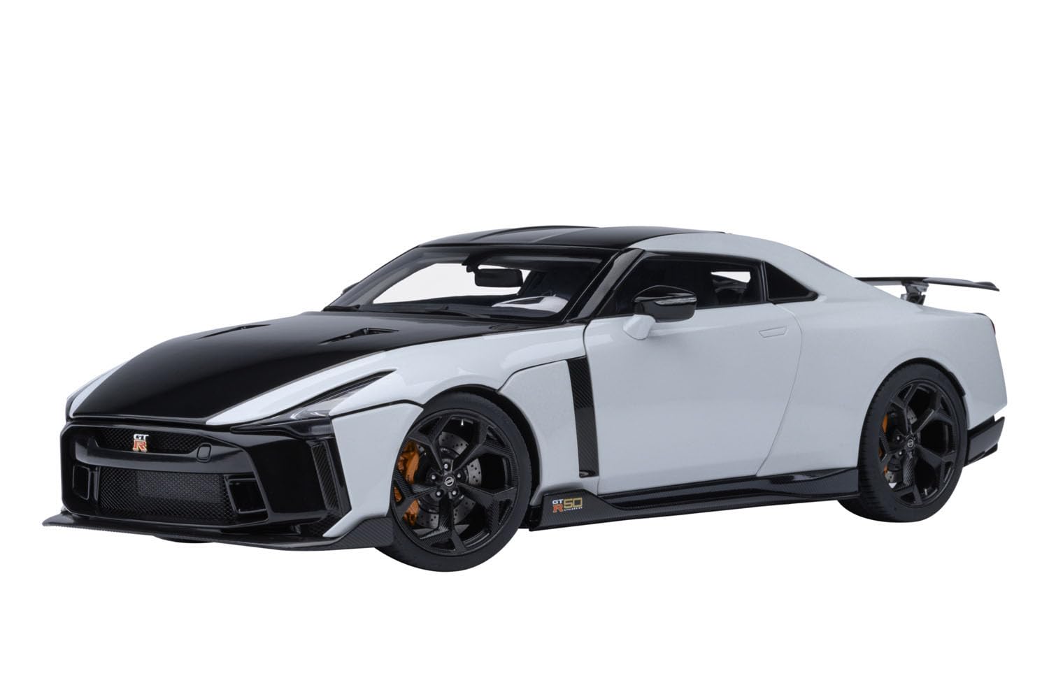Amazon | オートアート (AUTOart) 1/18 ニッサン GT-R50 by ITALDESIGN
